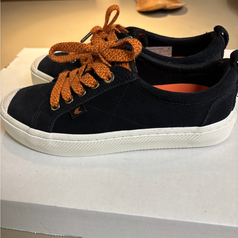 Cariuma Black suede  Sneakers with leopard print Laces